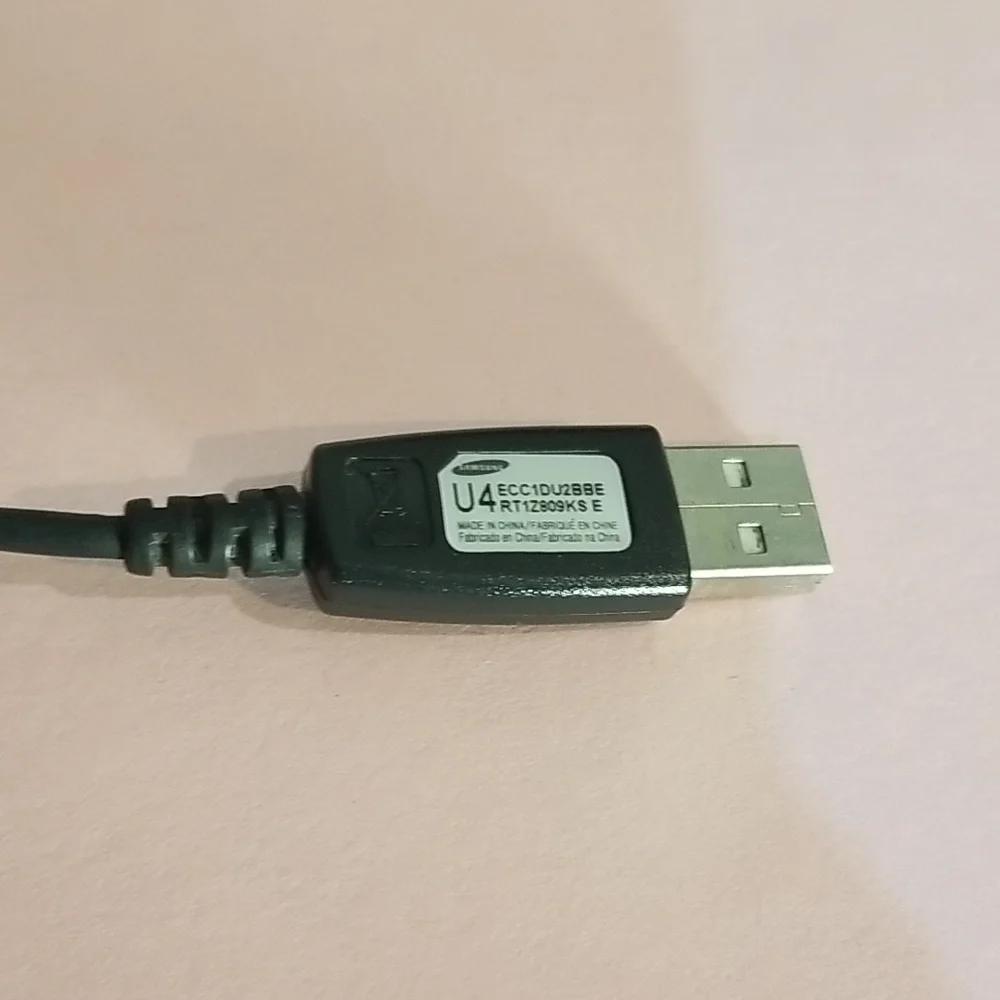 Samsung Travel Adapter (+ USB cable)